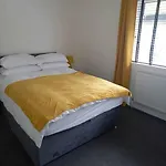 3-Bedroom Home - Tv In Every Room - Free Parking - Ideally Located In Swansea