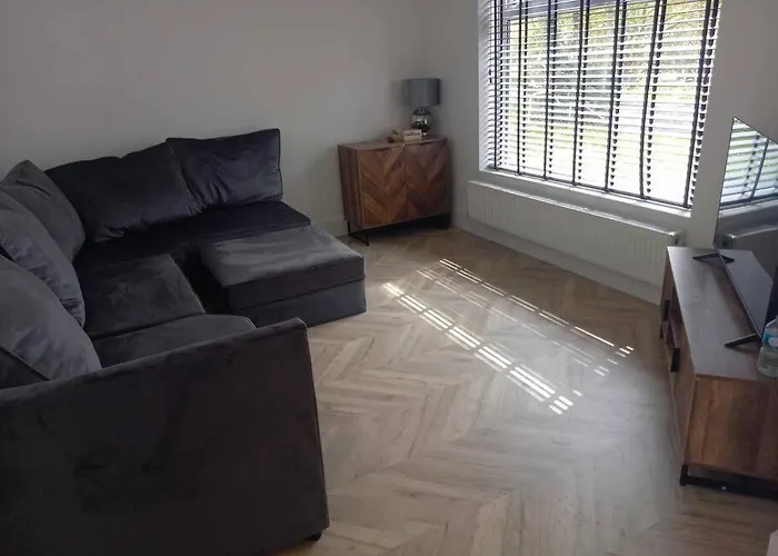 3-Bedroom Home - Tv In Every Room - Free Parking - Ideally Located In Swansea