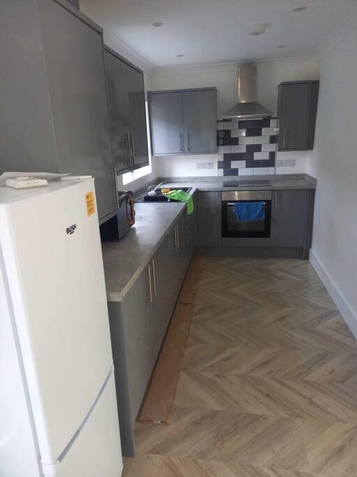 Holiday home 3-bedroom - Tv In Every - Free Parking - Ideally Located In