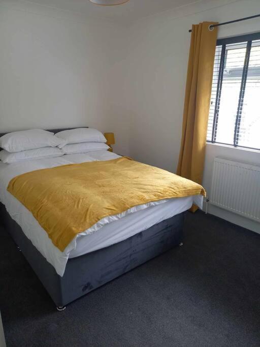 3-bedroom - Tv In Every - Free Parking - Ideally Located In